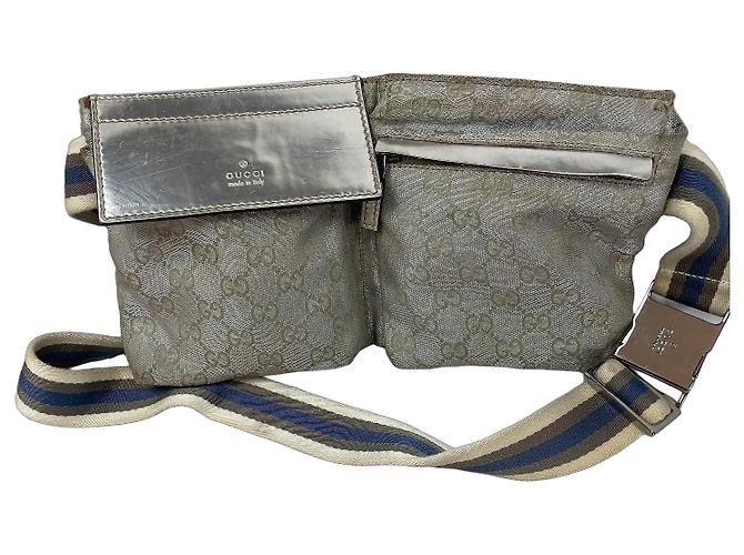 Bolso cinturón Gucci GG Supreme plateado