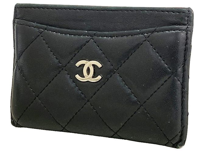 Tarjetero Chanel de piel de cordero negra