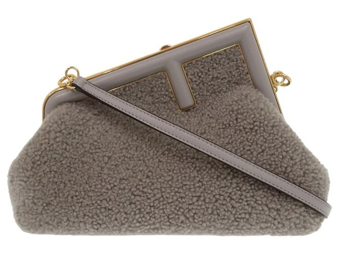 Fendi First Small 8BP129 Clutch e Bolsa de Ombro