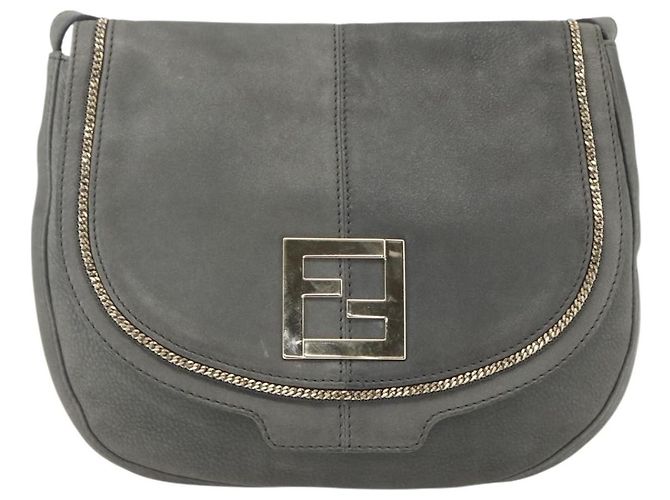 Fendi Bolsa de Ombro em Couro Medium