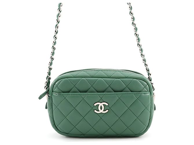 Bolsa de Ombro Chanel Matelassé Pochette