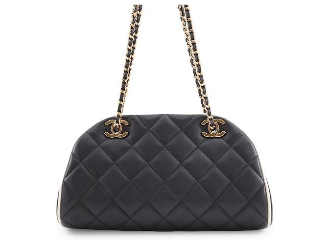Bolsa de Ombro Chanel Matelassé com Corrente