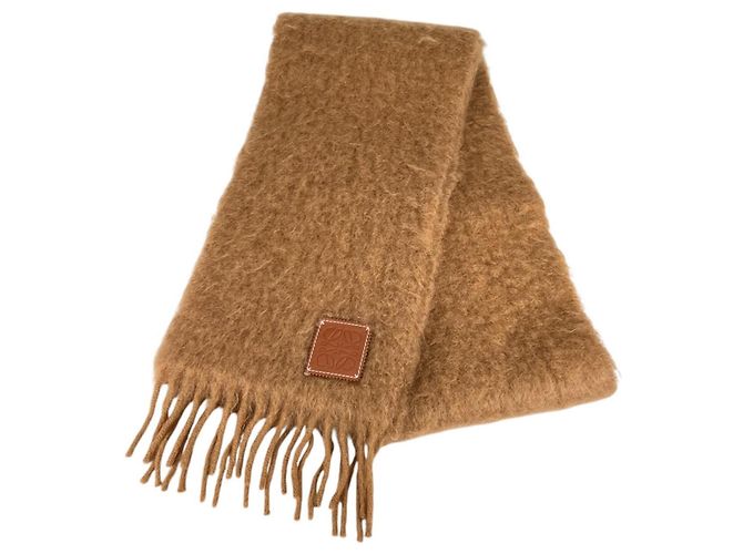 Xale Loewe em mistura de lã camel