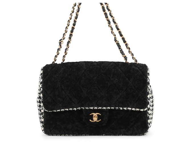 Bolsa de Ombro Chanel Matelassé com Corrente