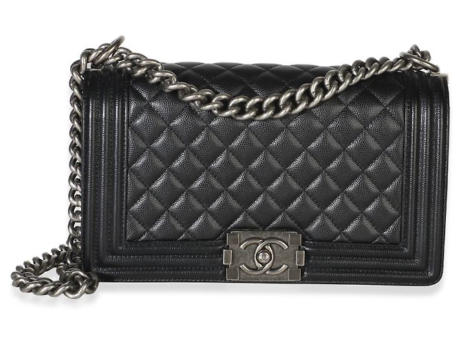 Borsa Chanel Medium Boy Bag in pelle caviar matelassé nera