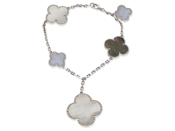 Bracciale Magic Alhambra Van Cleef & Arpels in oro bianco, madreperla e calcedonio