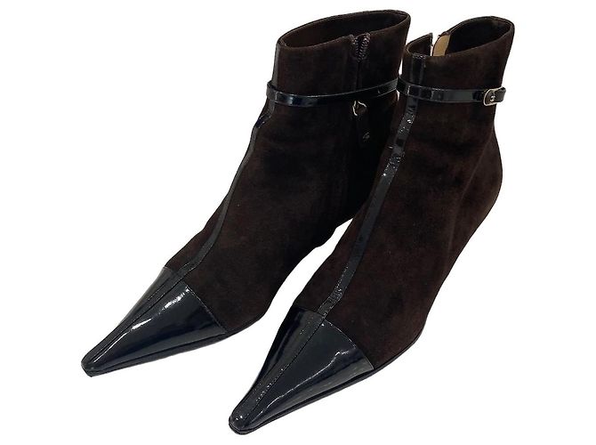 Bottines Chanel en daim marron et cuir verni