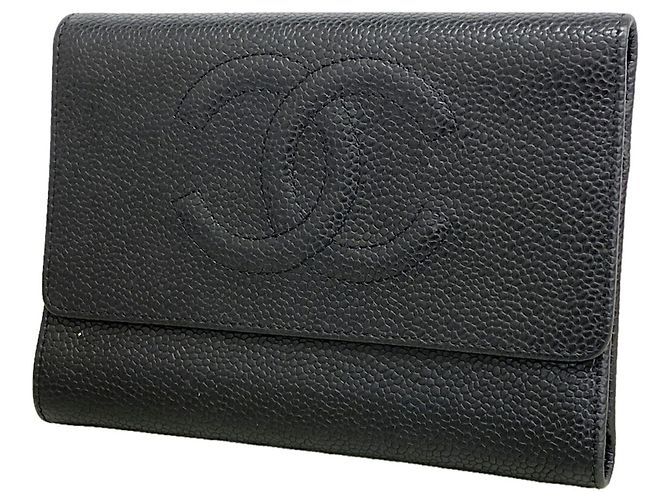 Carteira tri-fold Chanel em pele de vitelo granulada preta