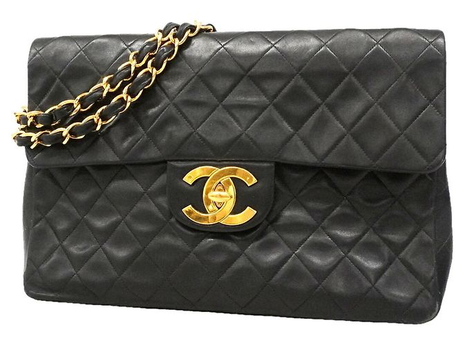 Borsa a tracolla Chanel in lambskin nero