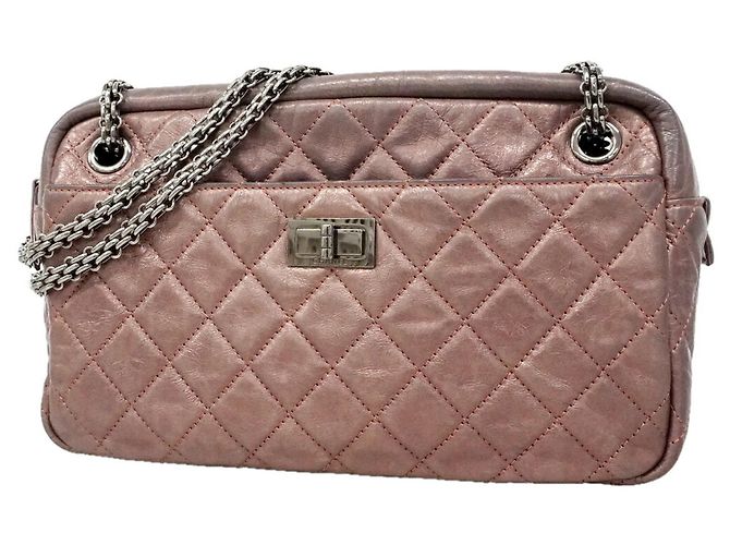 Bolsa de Ombro em Couro Matelassé com Corrente Chanel 2.55
