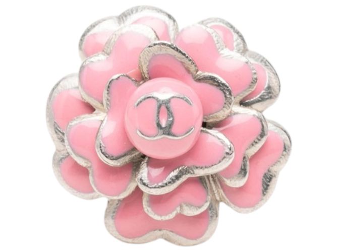Anillo Chanel CC de latón y esmalte rosa con Camelia