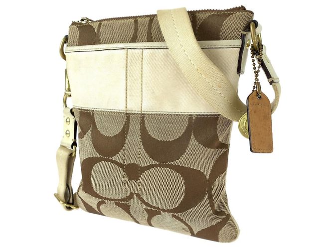 Bolsa de Ombro Coach Signature Stripe em Lona e Couro