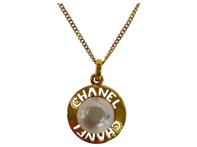 Collier en fausses perles CHANEL