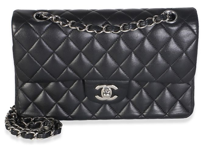 Gabrielle Bolsa Chanel Small Classic Double Flap em pele de cordeiro acolchoada preta