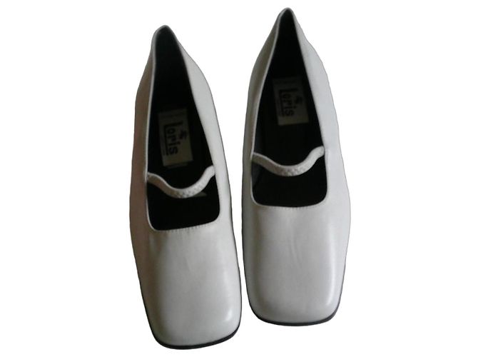 Autre Marque Loris Perlgraue Leder-Pumps mit Blockabsatz