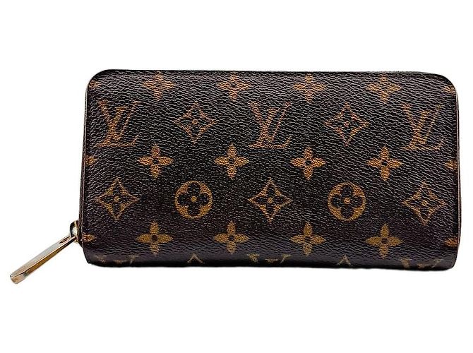 Louis Vuitton — Zippy Wallet Monogram