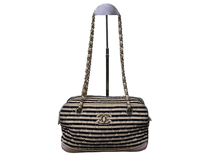 Chanel Bolsa de Ombro Matelassê com Riscas
