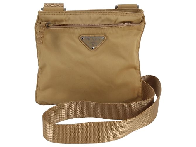 Borsa a tracolla Prada in nylon Tessuto con logo triangolare