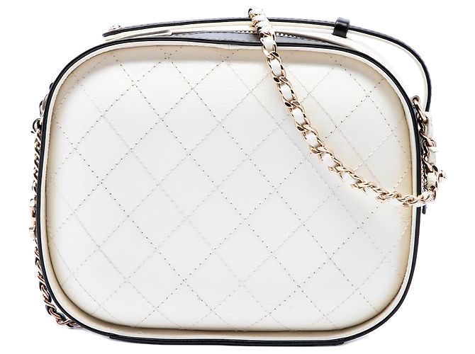 Chanel Vanity Case Small CC Matelassé em Pele de Vitelo Amassada Branca