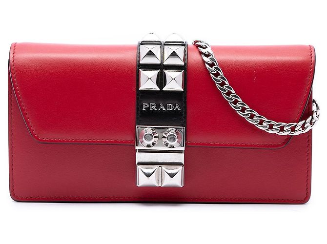 Clutch Elektra Prada in pelle di vitello rossa con borchie e catena
