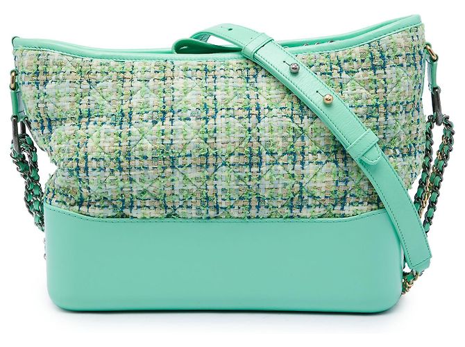 Chanel Gabrielle Crossbody en Tweed Vert Medium