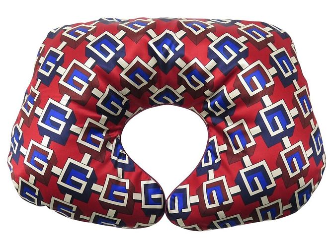 ALMOFADA GUCCI NOVA COM BOLSA DE VIAGEM GEOMETRIC G LOGO 662425 PILLOW & POUCH