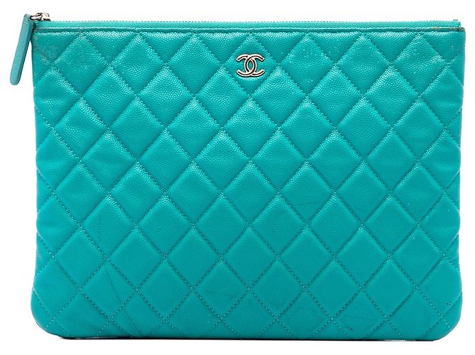 Chanel Medium Quilted Caviar O Case Clutch Blau