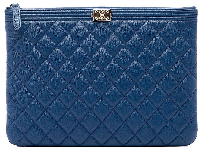 Clutch Chanel Boy O Case Medium Quilted Caviar Azul