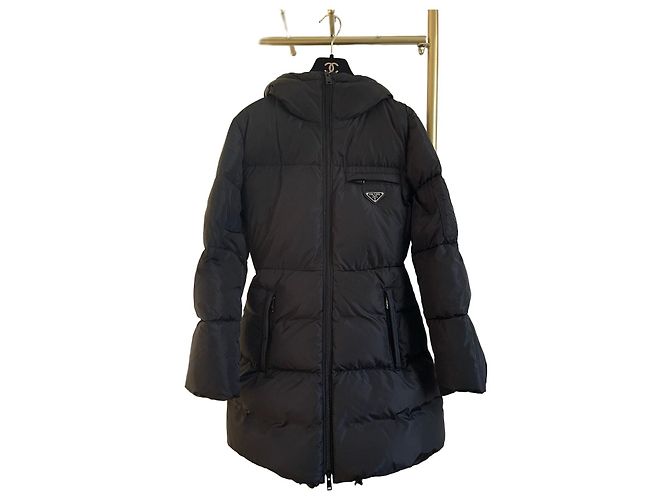 Prada Daunenjacke Schwarz aus Polyester Größe 38