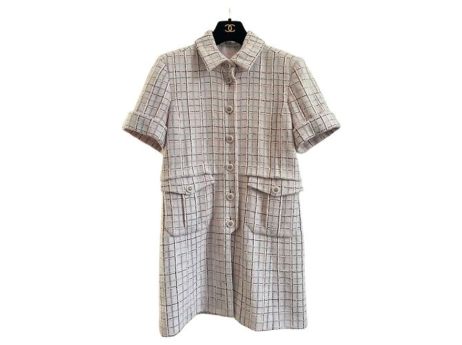 Chanel 25C Kleid aus rosa Tweed