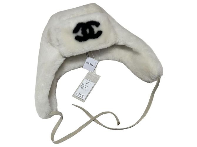 Chapéus Chanel 25N Coco Neige