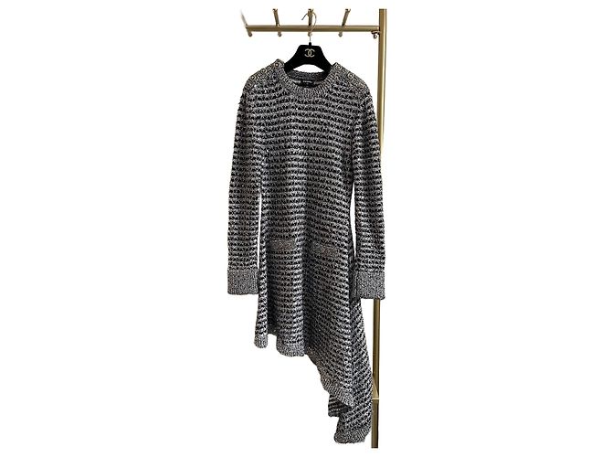 Vestido Chanel 24K de malha prateada adornado