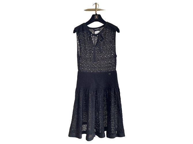 Vestido Chanel negro de encaje