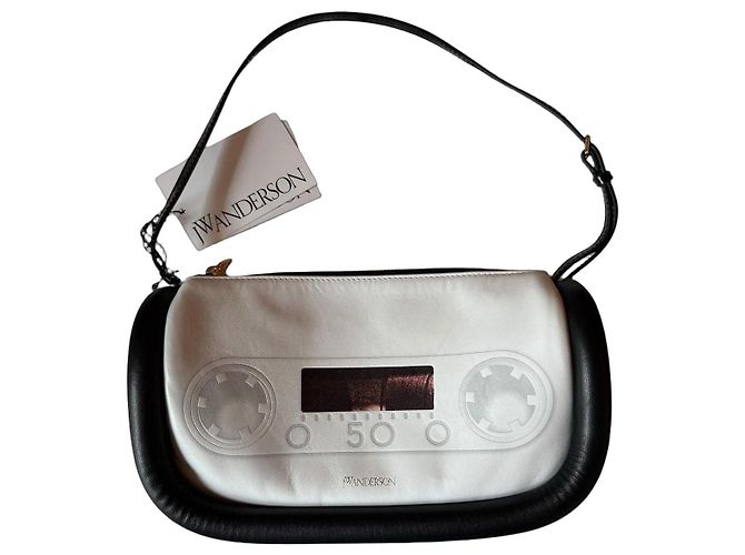 JW Anderson Bumper 15 “Cassette” – borsa a spalla in pelle bianca e nera