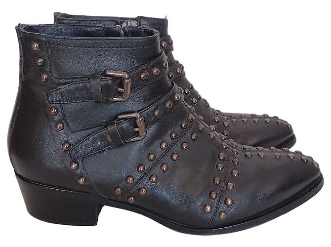 Galliano Stivaletti in pelle nera con borchie