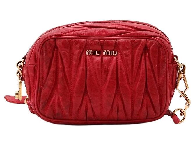 Miu Miu Bolsa Camera Matelassé em couro vermelho
