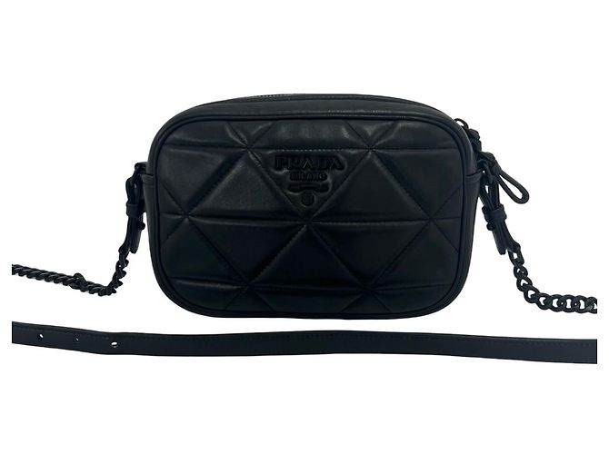 Prada Mini-Schultertasche aus gestepptem Leder
