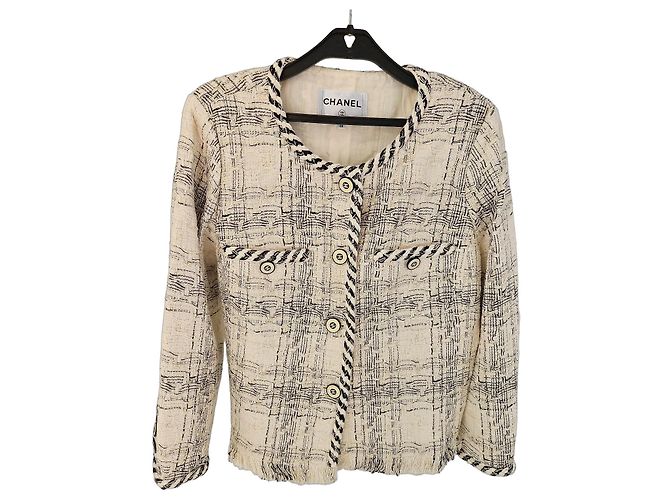 Chaqueta Chanel de tweed crema