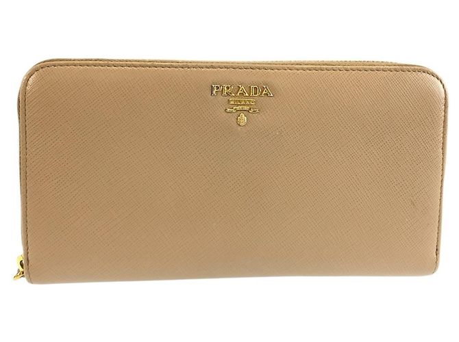 Cartera larga Prada Saffiano en piel beige