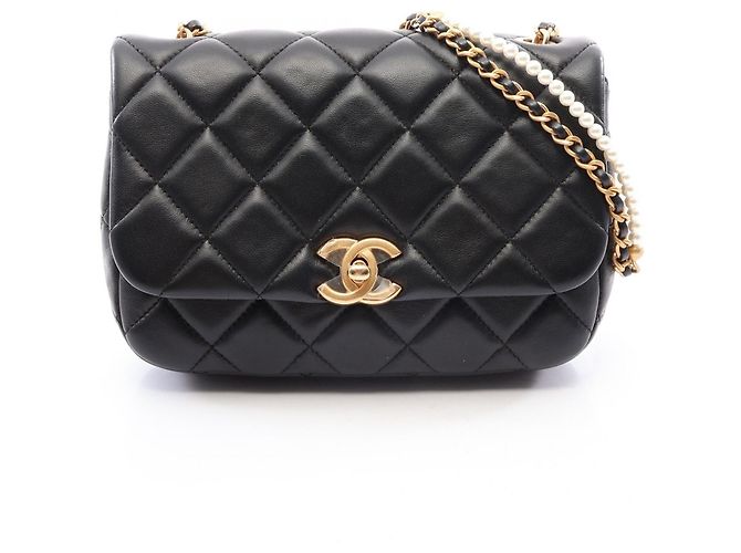 Bolsa de Ombro Chanel Matelassé com Pérolas Artificiais