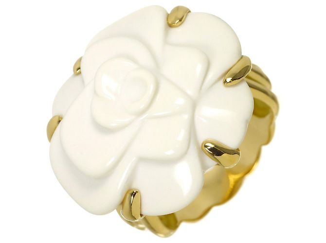 Bague Chanel Camélia en or jaune