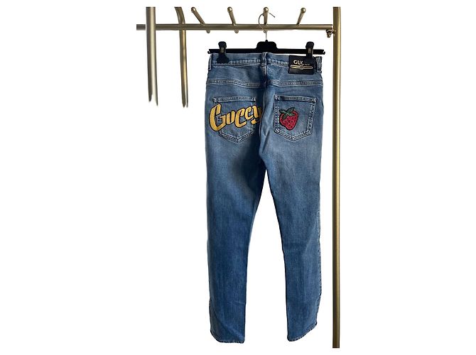 Calças Jeans Gucci em denim azul com bordado de morango