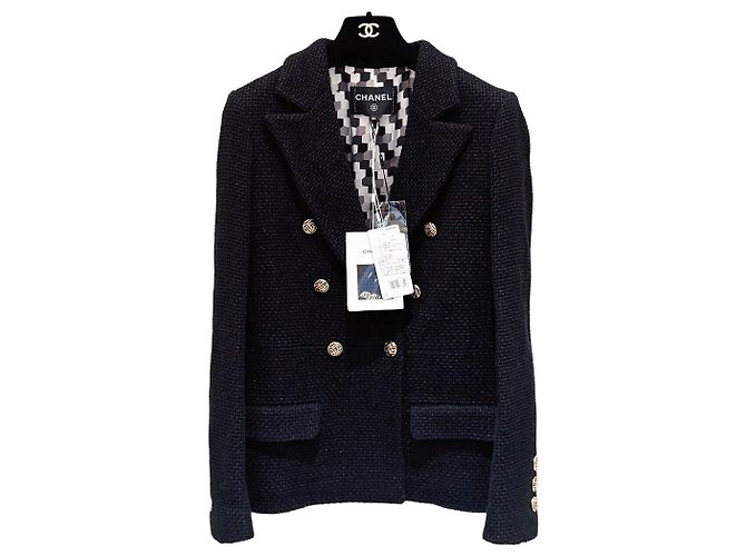 Giacca Chanel 21P in tweed nero e oro a doppio petto