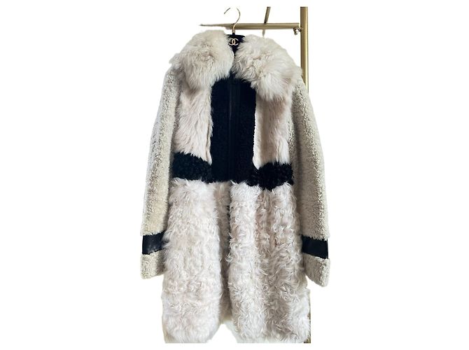 Céline Lammfellmantel beige Größe 36