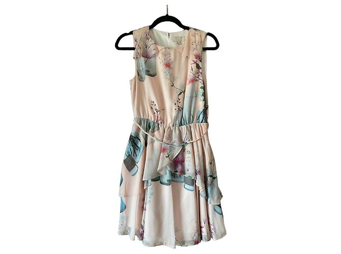 Ted Baker London Kleid mit Rüschen und Blumenprint