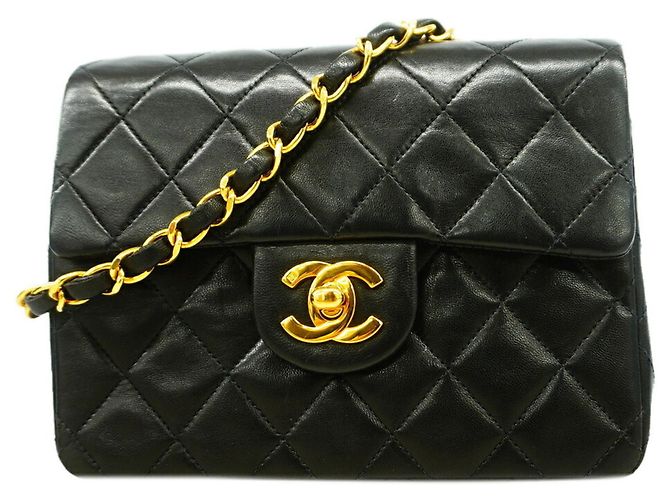 Bolsa de Ombro Chanel Mini Matelassé com Corrente