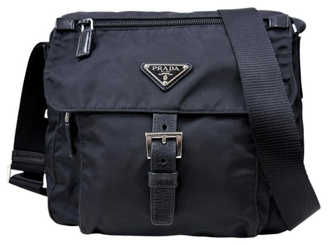 Prada Schultertasche aus schwarzem Nylon
