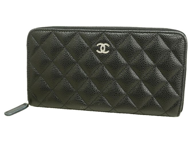 Cartera larga Chanel de piel de becerro granulada negra