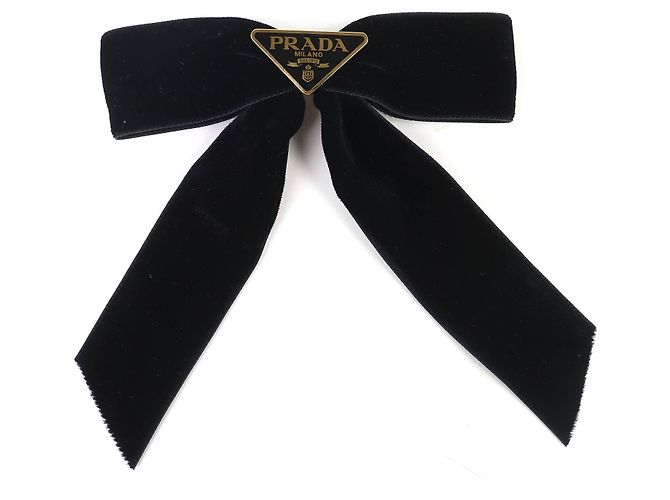 Barrette en velours Prada avec plaque logo triangle