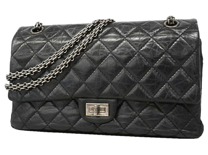 Bolsa de ombro Chanel em couro preto